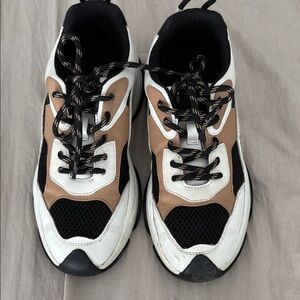 Steve Madden Black and Tan Athletic Sneakers